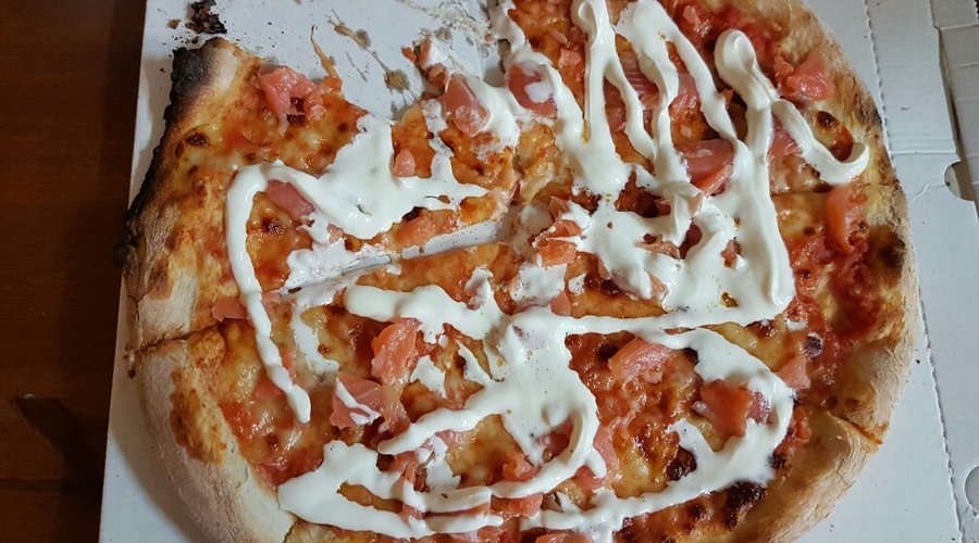 La Panna al salmone più buona di Alghero....ottimo impasto.. numeri 1 !