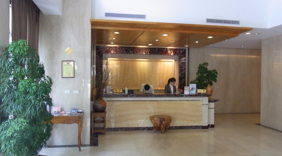 1F lobby