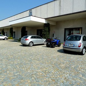 New Loro Piana Store in Malpensa Terminal 1 Piazza del Lusso