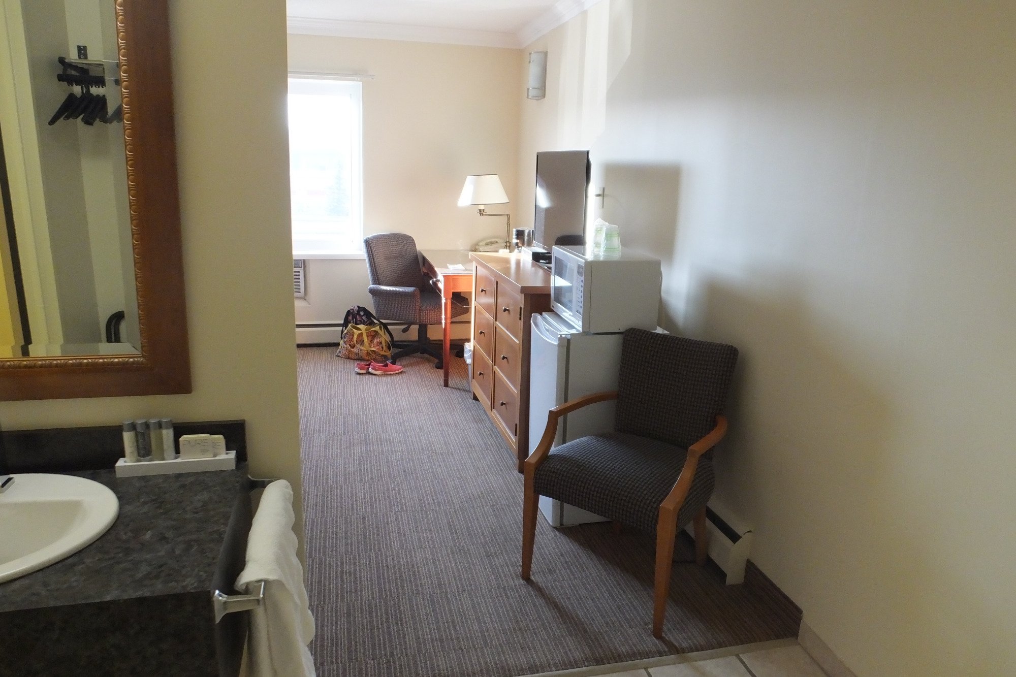 Hotel photo 3 of Twin Pine Motor Inn.