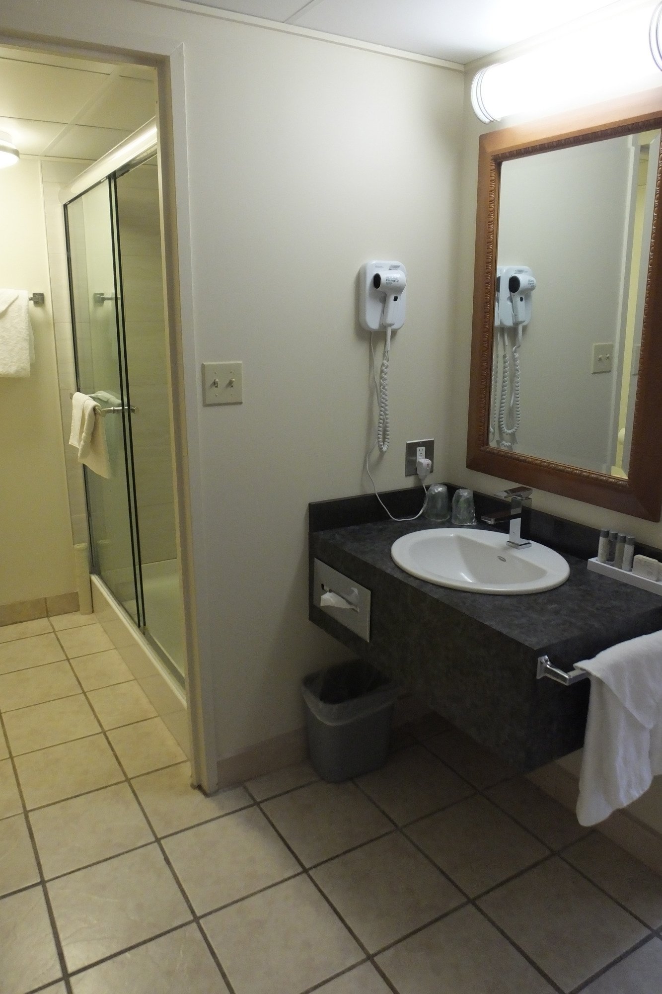 Hotel photo 14 of Twin Pine Motor Inn.