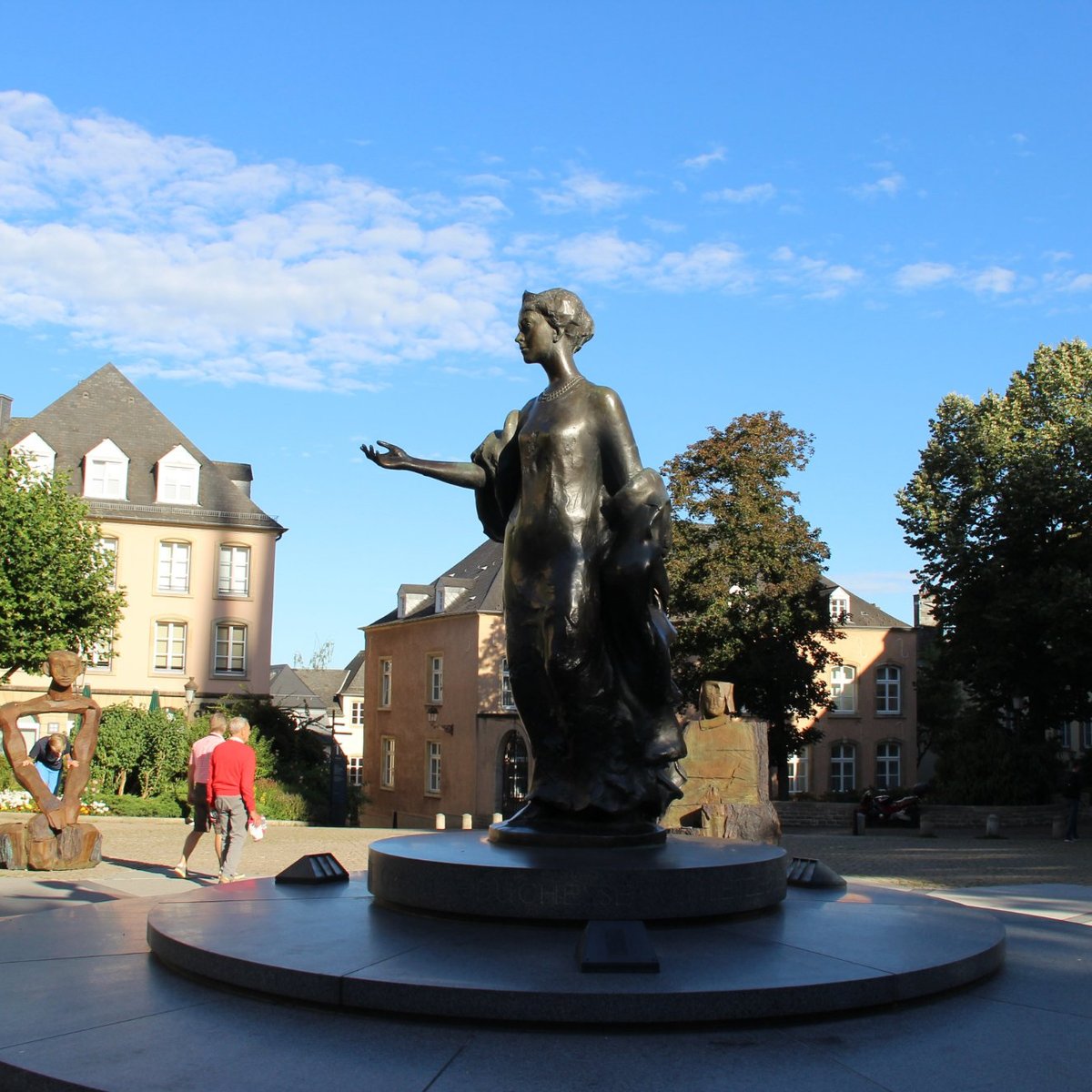 Statue de la Grande Duchesse Charlotte, Люксембург: лучшие советы перед  посещением - Tripadvisor