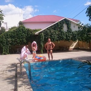 Бассейн на территории