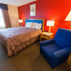 The King Standard Room at the Super 8 Pigeon Forge Near The Convention Center