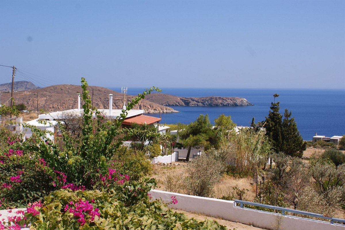 MAROUSSA'S APARTMENTS (Serifos) - B&B Reviews, Photos, Rate Comparison ...