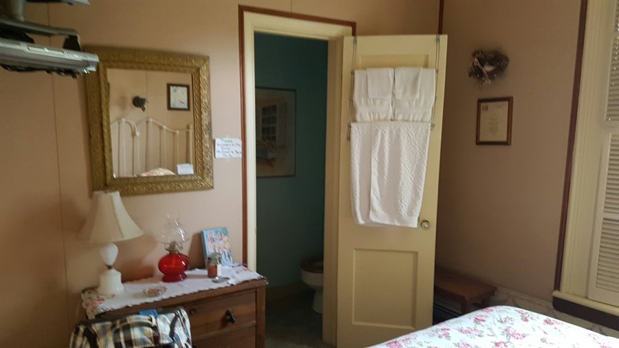 Lake Street Manor Bed & Breakfast