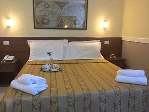 Hotel Marco Polo in Bologna, image may contain: Furniture, Bed