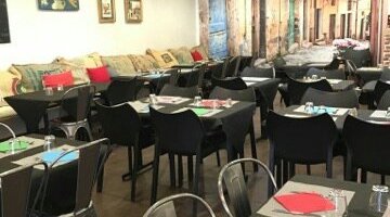 La salle du restaurant et sa terasse