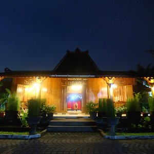 Joglo Gede as the main house at Joglo Rejodani Guest House at night.