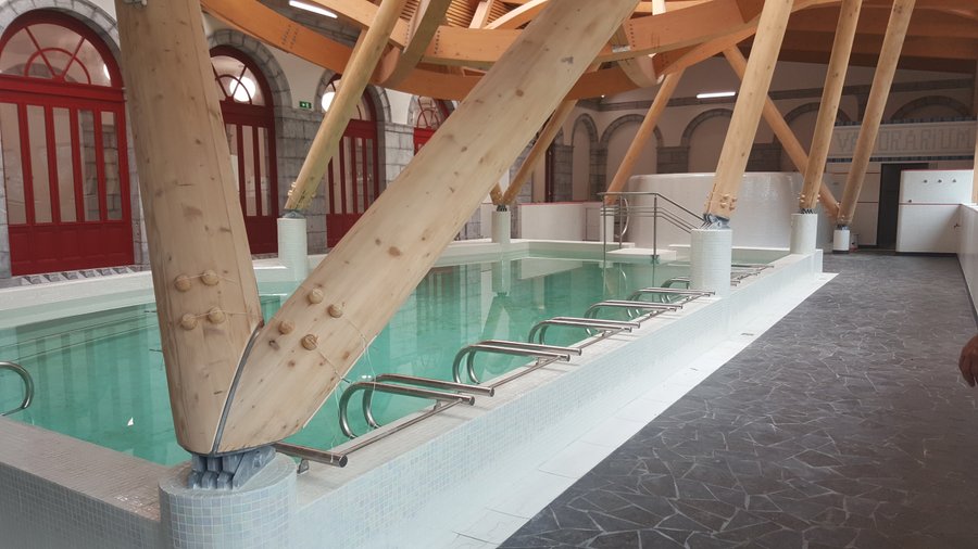 Thermes Eaux-Bonnes piscine