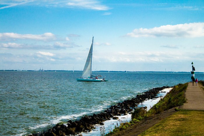 Blick aufs Meer vom Aussichtspunkt