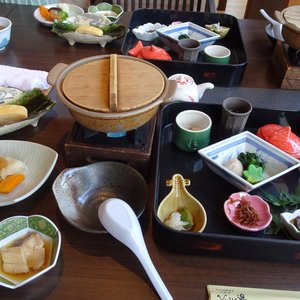 朝　食