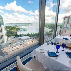 Hilton Niagara Falls/Fallsview Hotel &amp; Suites, hotel in Niagara Falls