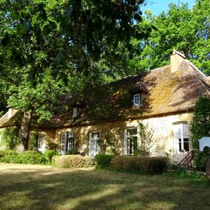 Gîte situé dans un espace forestier.