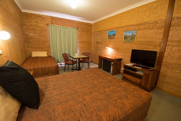 Mud Hut Motel Mud Hut Motel