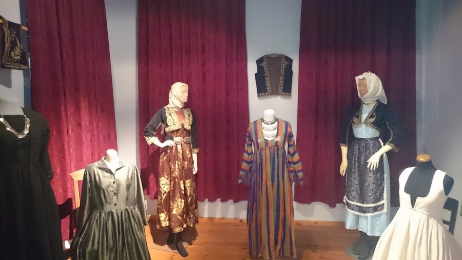 clothes ...