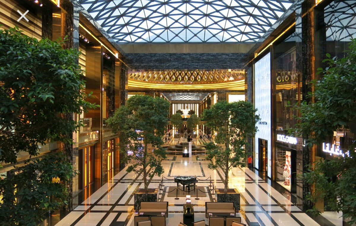 the grand avenues mall kuwait, Kamal Al Sanea