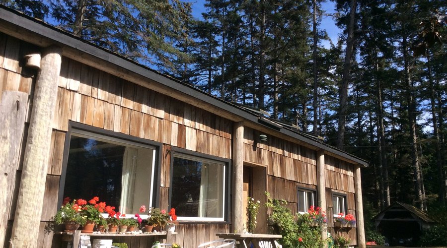 Rooms with ensuite. Watch for Yoga and Art Retreats.