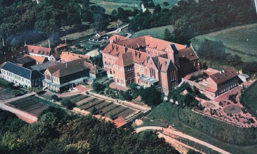 l'abbaye vue du ciel 