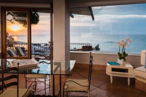 Room & Suite
