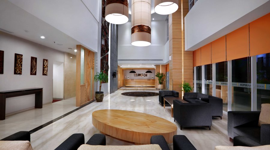 Feel the warmth and light of our lobby with rustic atmosphere