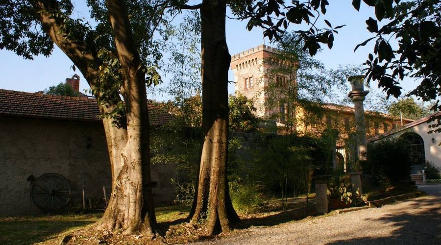 La torre vista dal parco