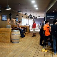Espace bar et restauration à l'UrbanSoccer Guyancourt