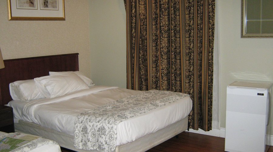 I slept so well on this bed. Black-out sleep.