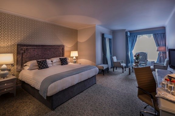 Hotel photo 10 of Treacys Oakwood Hotel.