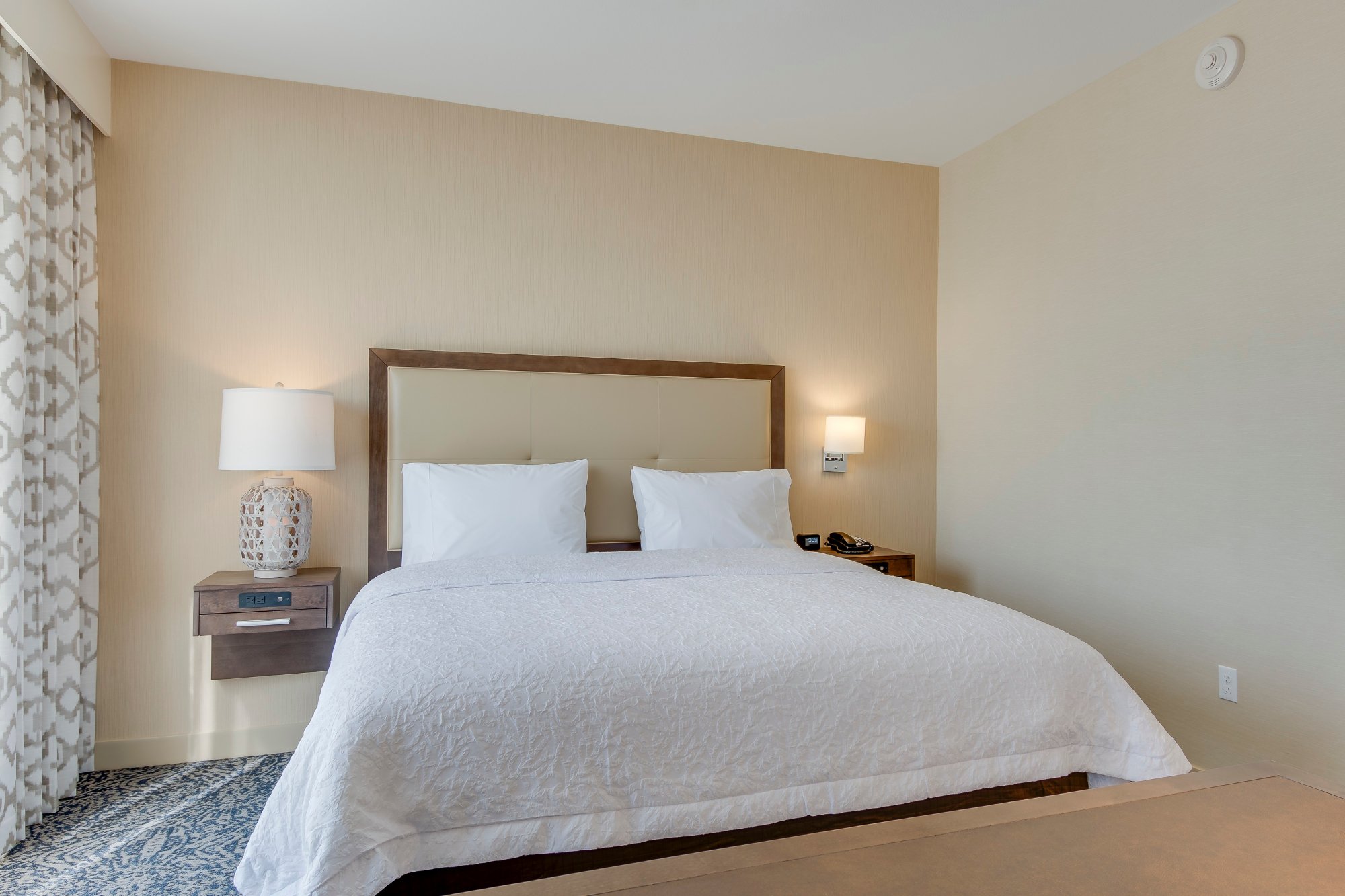 Hotel photo 21 of Hampton Inn and Suites Los Angeles - Glendale.