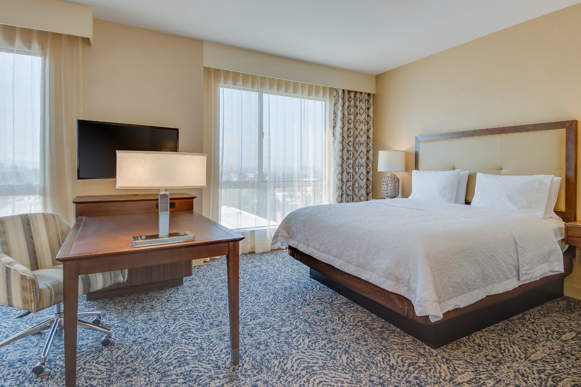 Hotel photo 9 of Hampton Inn and Suites Los Angeles - Glendale.