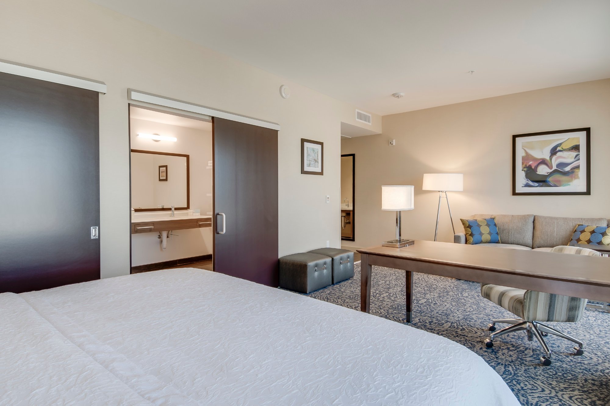Hotel photo 11 of Hampton Inn and Suites Los Angeles - Glendale.