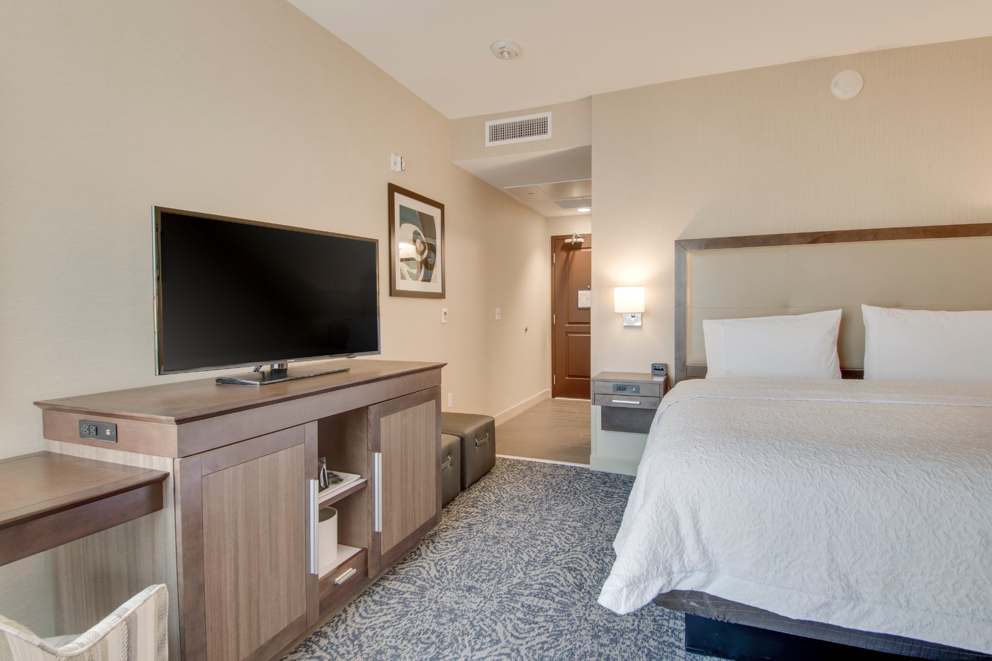Hotel photo 5 of Hampton Inn and Suites Los Angeles - Glendale.