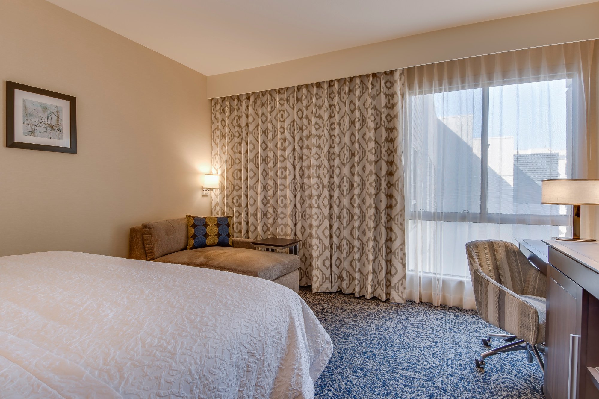 Hotel photo 4 of Hampton Inn and Suites Los Angeles - Glendale.
