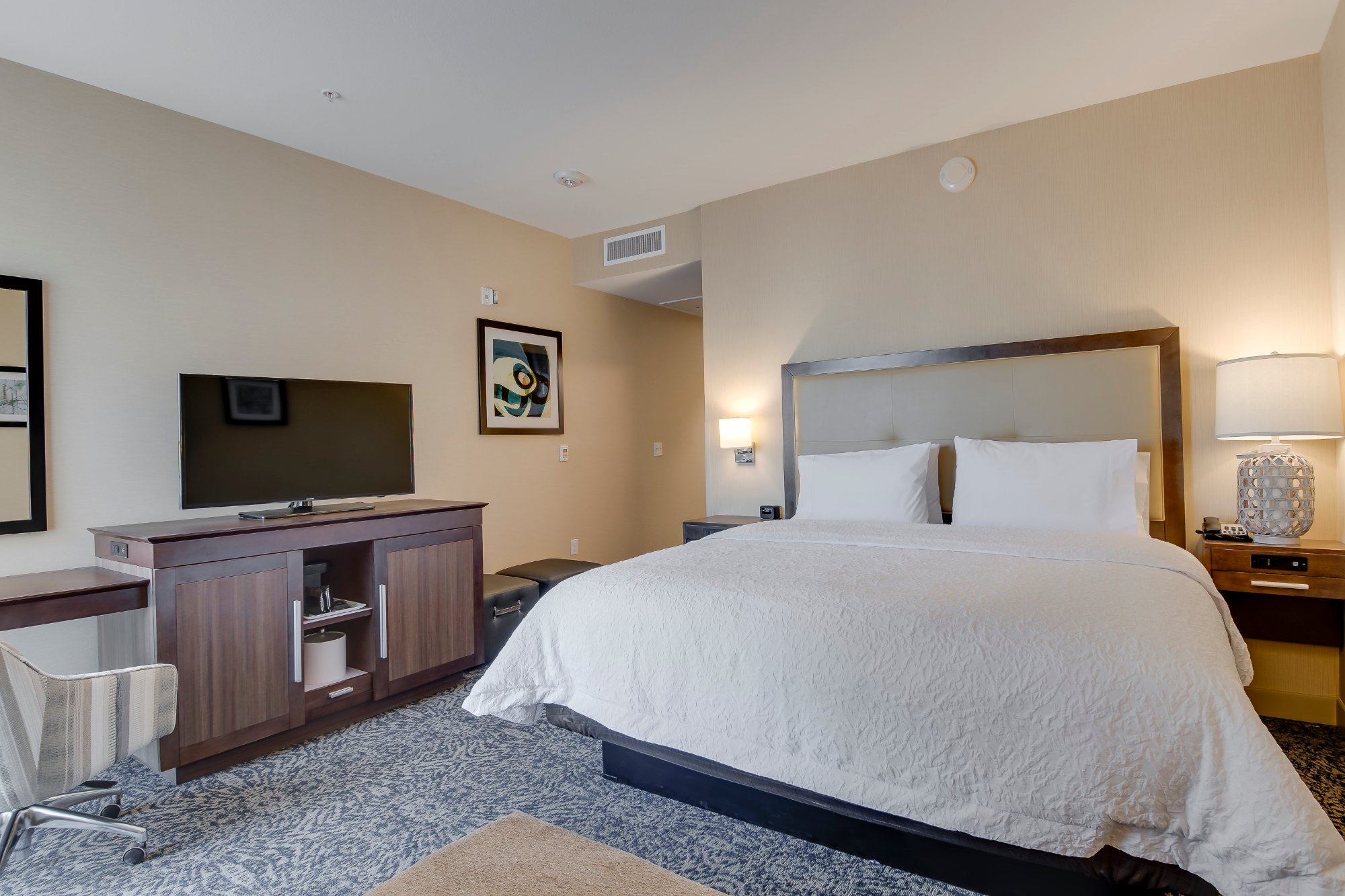 Hotel photo 14 of Hampton Inn and Suites Los Angeles - Glendale.