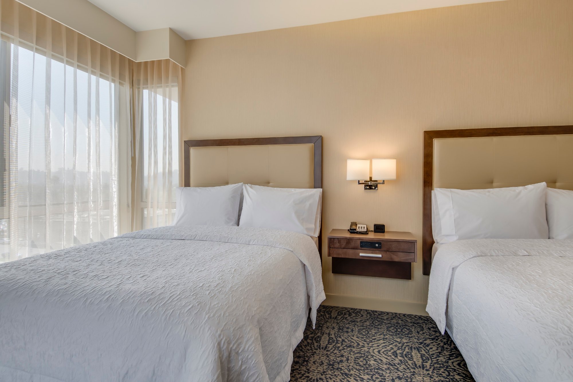 Hotel photo 22 of Hampton Inn and Suites Los Angeles - Glendale.