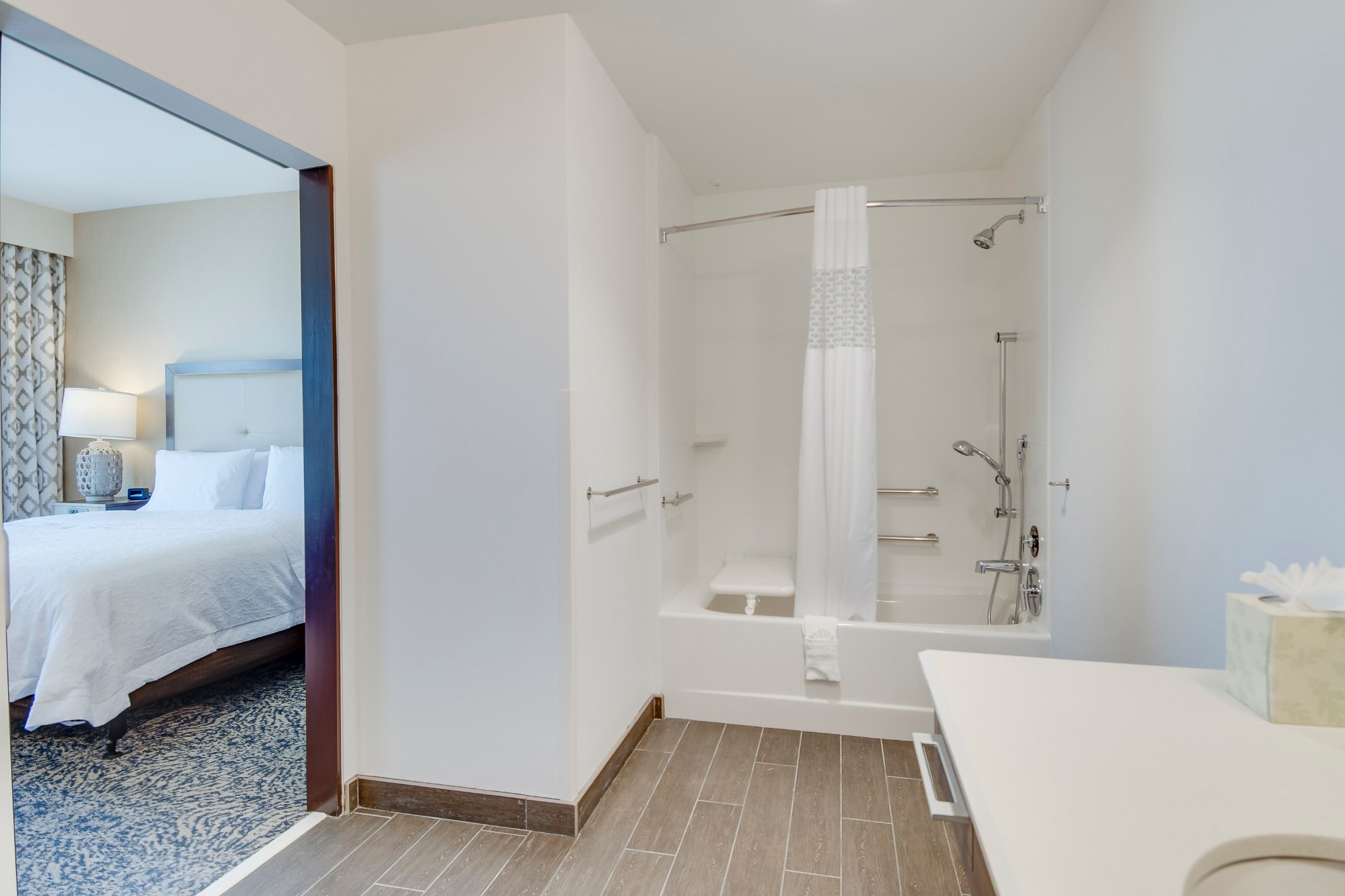 Hotel photo 7 of Hampton Inn and Suites Los Angeles - Glendale.