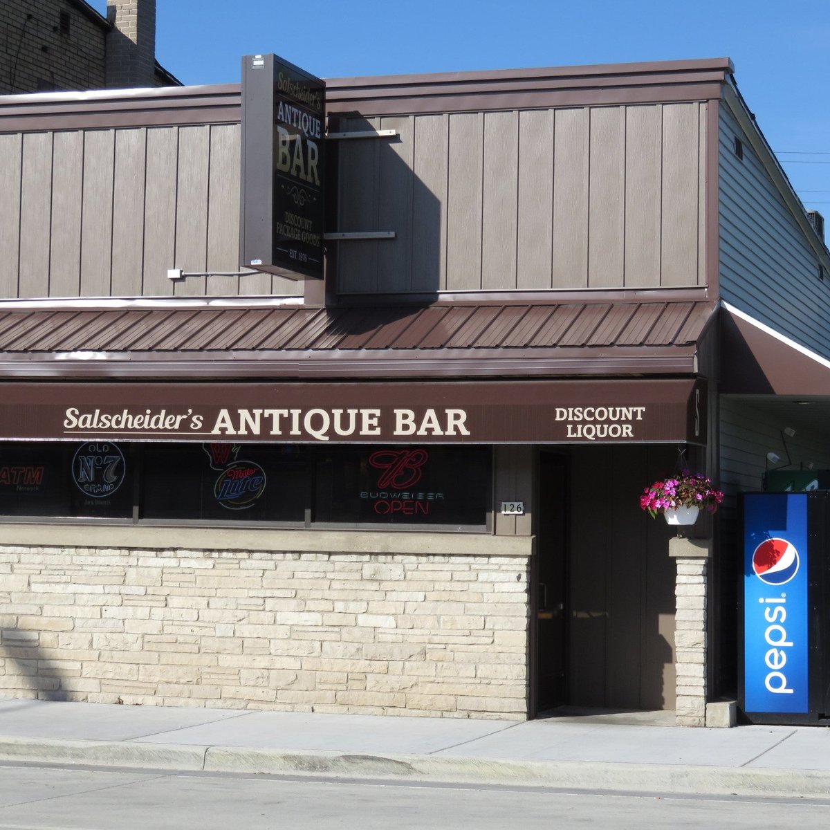 SALSCHEIDER’S ANTIQUE BAR & LIQUOR (Oconto Falls): Ce qu'il faut savoir