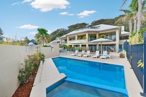 Pool & Beach