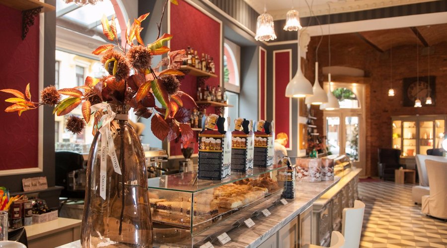 Caffé Continental - autumn decoration