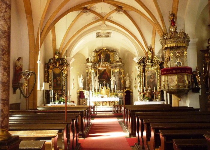 L'interno, dal cancello