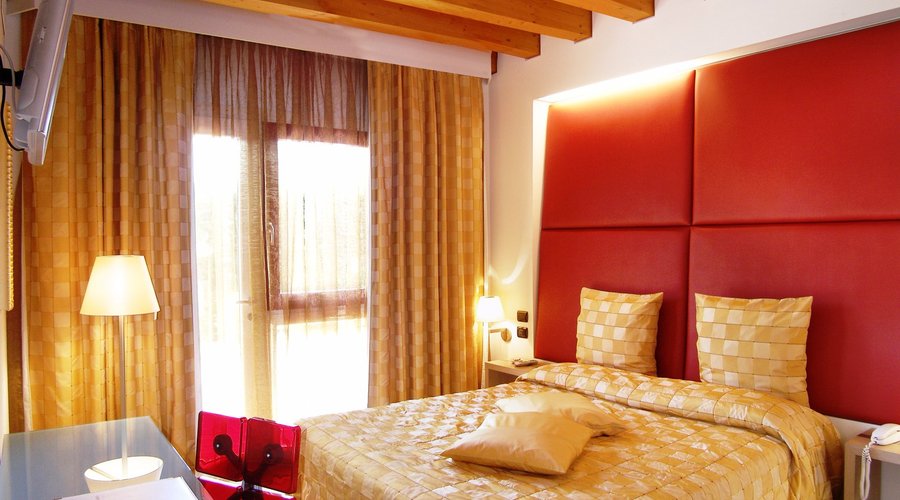 Suite king bed