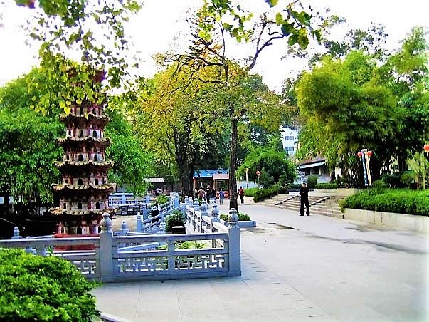 Temple of the Six Banyan Trees & Flower Pagoda (Liurong Temple) image
