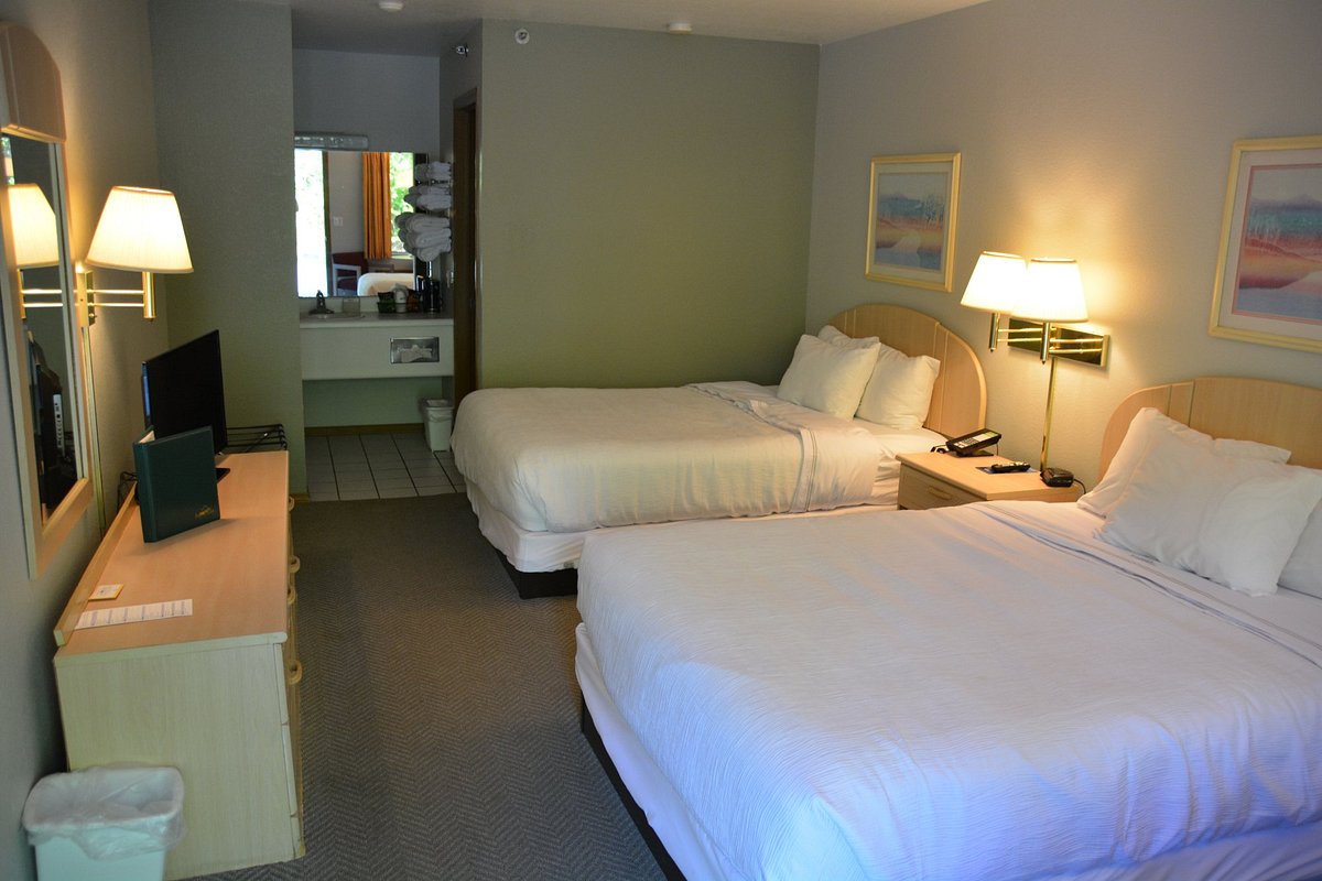 Fall Creek Inn &amp; Suites, hotell i Branson