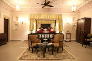 Room & Suite