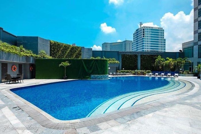 Ascott Makati Pool: Pictures & Reviews - Tripadvisor