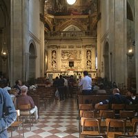 Dentro la Basilica