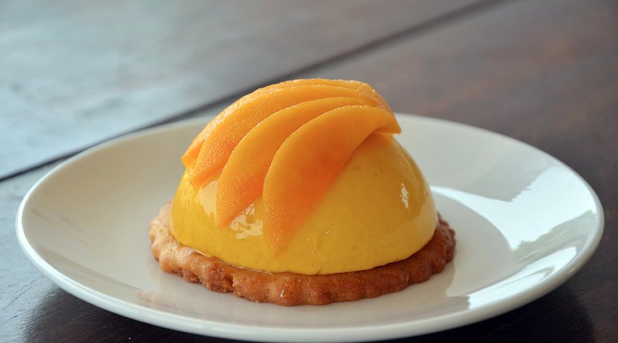 Natan: a mango mousse on a French sablé
