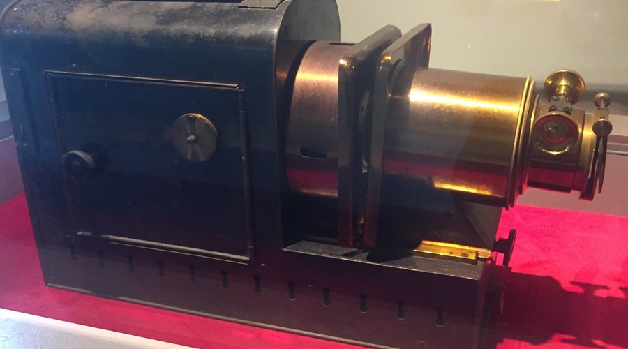 Glass plate projector