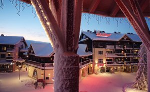 Ski-Inn Hotel RukaVillage in Rukatunturi, image may contain: Hotel, Resort, Building, Villa
